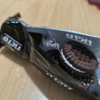 Bisküvi Paketinde Şok Edici Plastik İp!