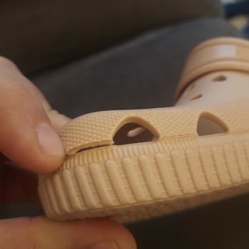 Evde Kullanılan Çocuk Sandaleti 2 Ayda Parçalandı