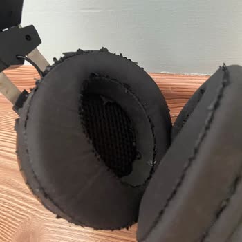 Monster Notebook Kulaklık Pedleri Soyuldu