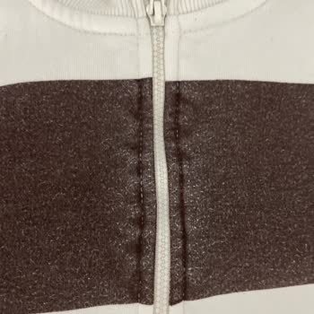 DeFacto'dan Alınan Sweatshirt İlk Yıkamada Renk Solması Ve Deformasyon Sorunu