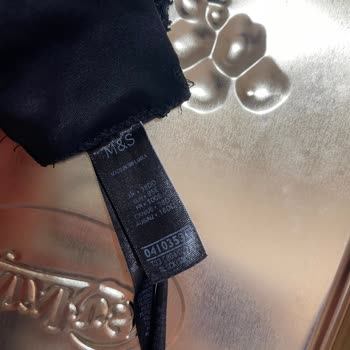 Marks And Spencer Sütyen Her Yerinden Yırtıldı Söküldü!