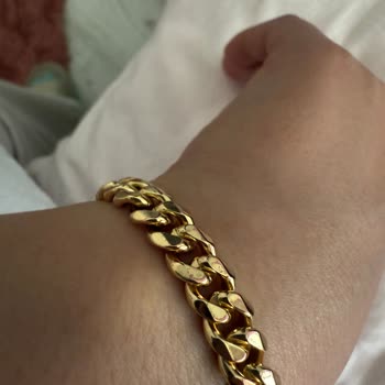 Paslanan Künye Ve Bilezikler: Kalitesiz Ürünler