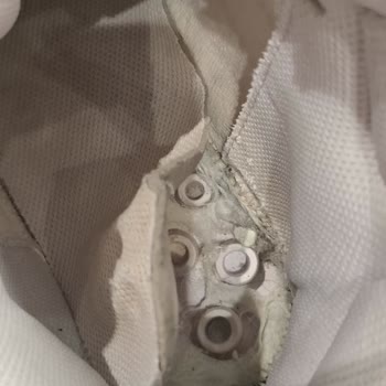 Nike Ayakkabı Taban Çökmesi Ve İlgisiz Mağaza Personeli