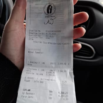 Nike Ayakkabı Taban Çökmesi Ve İlgisiz Mağaza Personeli