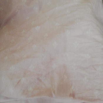 Nevresim Takımında Kalıcı Koku Ve Leke Sorunu