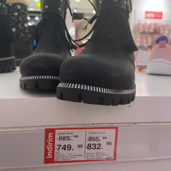 FLO Ayakkabı Mağazada Kirli Ayakkabı Deneyimi