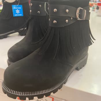 FLO Ayakkabı Mağazada Kirli Ayakkabı Deneyimi