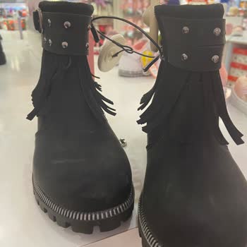 FLO Ayakkabı Mağazada Kirli Ayakkabı Deneyimi