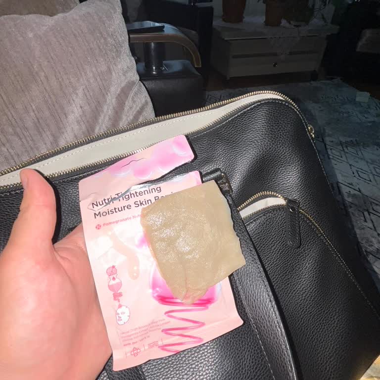 Kötü Kokulu Ve Renkli Maske Sorunu