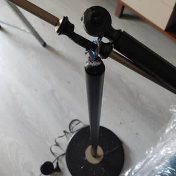 Kırık Lambader Ve Yetersiz Çözüm