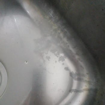 Porçöz Kireç Sökücü İle Mutfak Evyesinde Kalıcı Lekeler