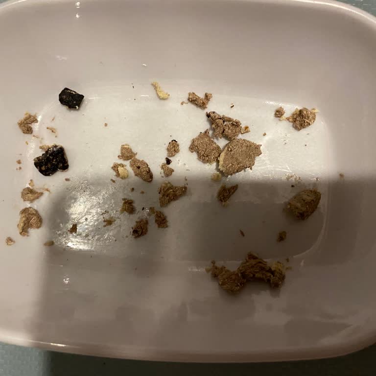 BİM Helvada Taş Çıktı: Sağlık Tehlikesi!