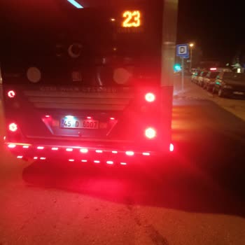 Belediye Otobüsü Şoförünün Yolculara Saygısız Davranışı