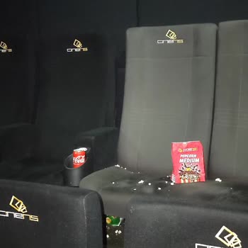 Sinema Salonunda Yetersiz Personel Ve Temizlik Sorunu