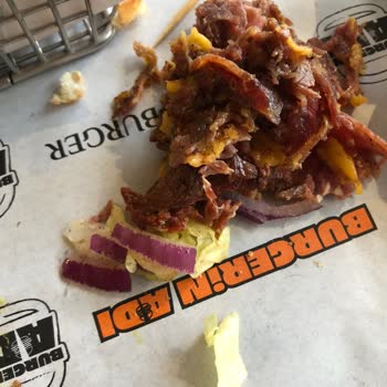 Çekmeköy Ercan Burger'de Hayal Kırıklığı: Ekşi Burger Ve Saygısız Hizmet