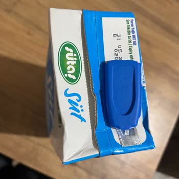 Süt Ambalajındaki Sorun: Kapağı Ve Akış Yeri Uyuşmazlığı