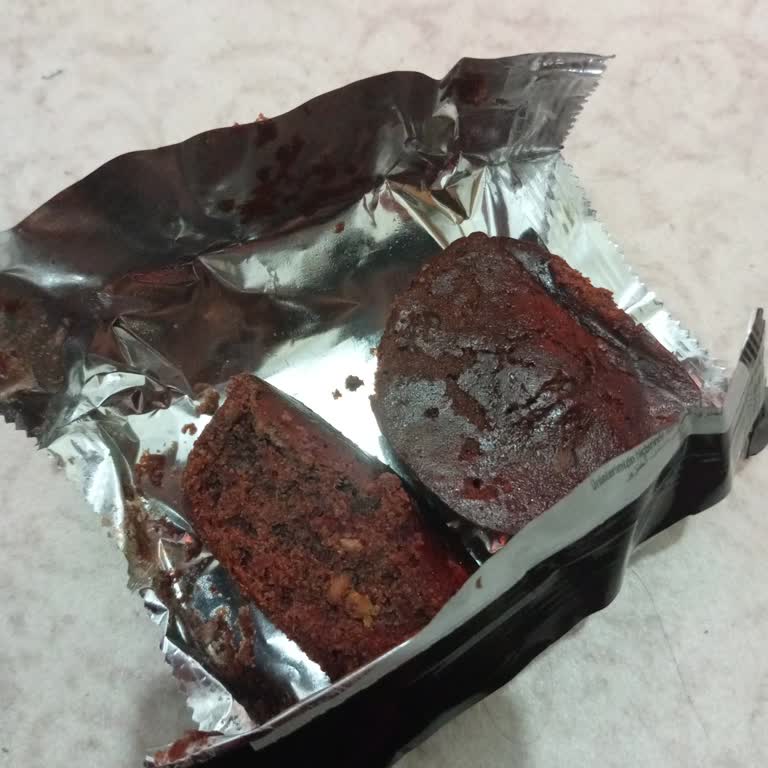 BİM'den Aldığım Kekin İçinden Çıkan Sürpriz: Yarım Kek