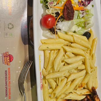 Yanık Tavuk Ve Şaşırtıcı Hızda Servis