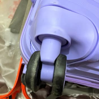 Kırılmaz Denilen Valiz İlk Kullanımda Kırıldı