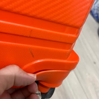 Kırılmaz Denilen Valiz İlk Kullanımda Kırıldı