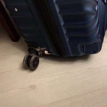 Valiz Tekerleği Kırıldı, Tamir İçin Fatura Krizi