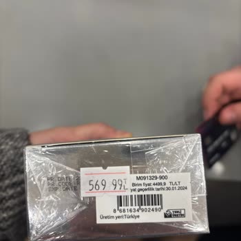 Hediye Parfümde Barkod Krizi: Mağaza Çalışanının Laubali Tavrı