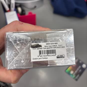 Hediye Parfümde Barkod Krizi: Mağaza Çalışanının Laubali Tavrı