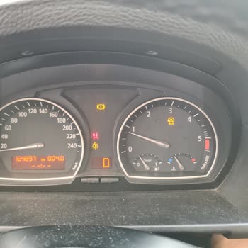 BMW X3'te Sürekli Yanan Uyarı Işıkları Sorunu