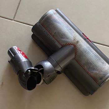 Der Aufsatz von Dyson V15  bricht regelmäßig und keine Lösung dazu