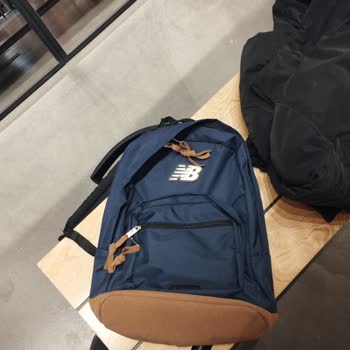 New Balance Rucksacknähte öffnen sich nach nur zwei Verwendungen