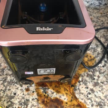 Fakir Kaave: Hayal Kırıklığı Ve İlgisiz Servis