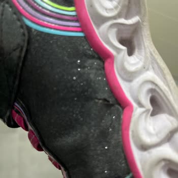 Zapatillas Skechers para niños, baja calidad y mal servicio al cliente