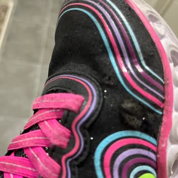Zapatillas Skechers para niños, baja calidad y mal servicio al cliente