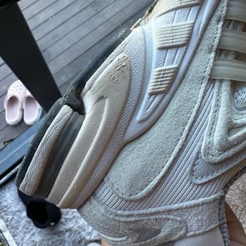 Zapatos Adidas defectuosos, talón roto tras 2 meses, solicito cambio