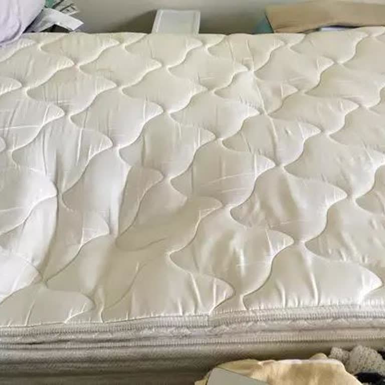 Deforme Olan Yatak Ve İlgisiz Müşteri Hizmetleri