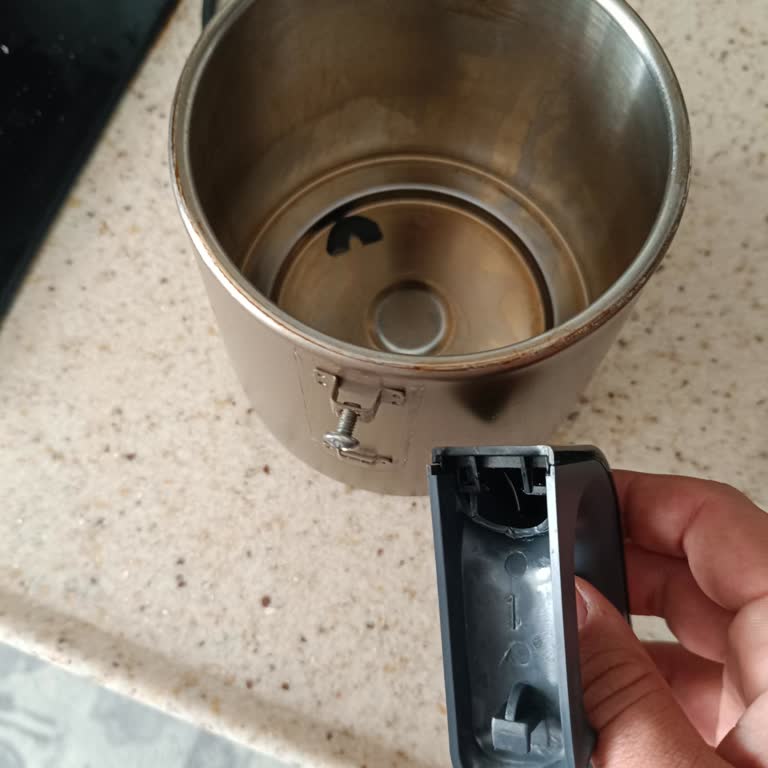 Arzum Çay Makinesi Kulpu Kırıldı: Kalitesiz Malzeme Şikayeti