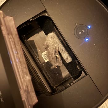 Süpürge Robotu Tozu Geri Veriyor