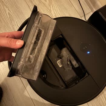 Süpürge Robotu Tozu Geri Veriyor