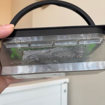 Süpürge Robotu Tozu Geri Veriyor