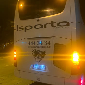 Otobüs Yolculuğunda Beklenmedik Gerginlik Ve Yardım Arayışı