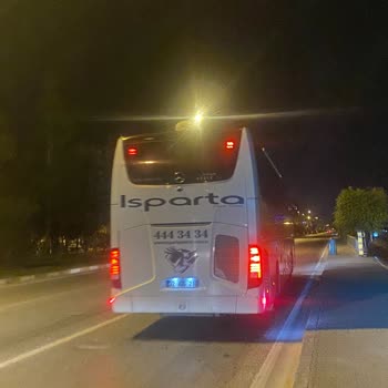Otobüs Yolculuğunda Beklenmedik Gerginlik Ve Yardım Arayışı