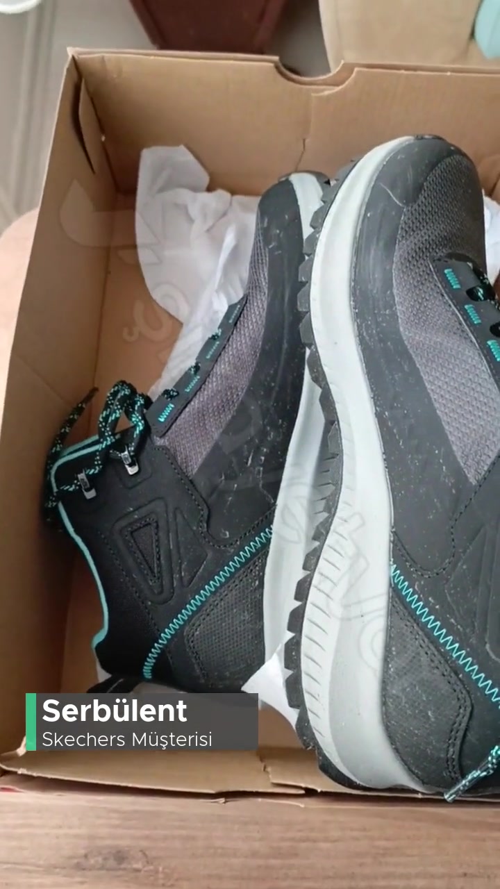 Su Geçirmez Skechers Botun, Su Geçirmesi! videonun kapak resmi