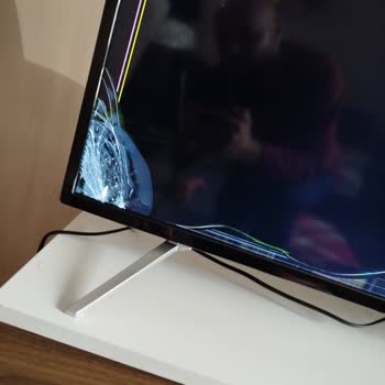 Kargo Teslimatında Kırılan TV Ekranı