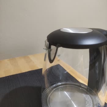 Arzum Su Isıtıcısının Kendi Kendine Çatlaması Ve İlgisiz Servis