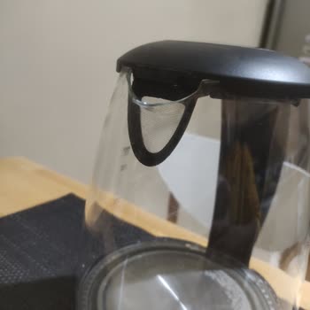 Arzum Su Isıtıcısının Kendi Kendine Çatlaması Ve İlgisiz Servis