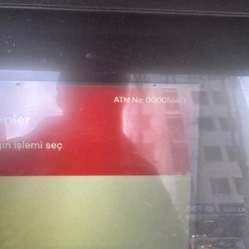 ATM'de Sıkışan Para Ve Yetersiz Hizmet