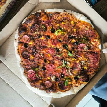 Yanık Ve Eksik Malzemeli Pizza Hayal Kırıklığı