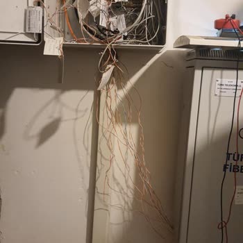 Türk Telekom Telekom Kablolarının Güvenli Olmayan Kurulumu