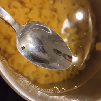 Makarna Paketinden Çıkan Böcek Şoku!