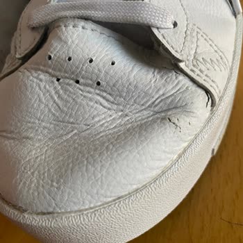 Kısa Sürede Yıpranan Ayakkabıya Çözüm Bulunamadı